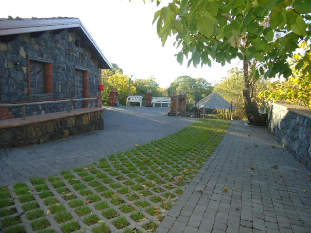 Casa Monte Etna Maletto ภายนอก รูปภาพ